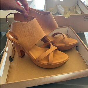 Kork-Ease 7 Women's Tan Sandals